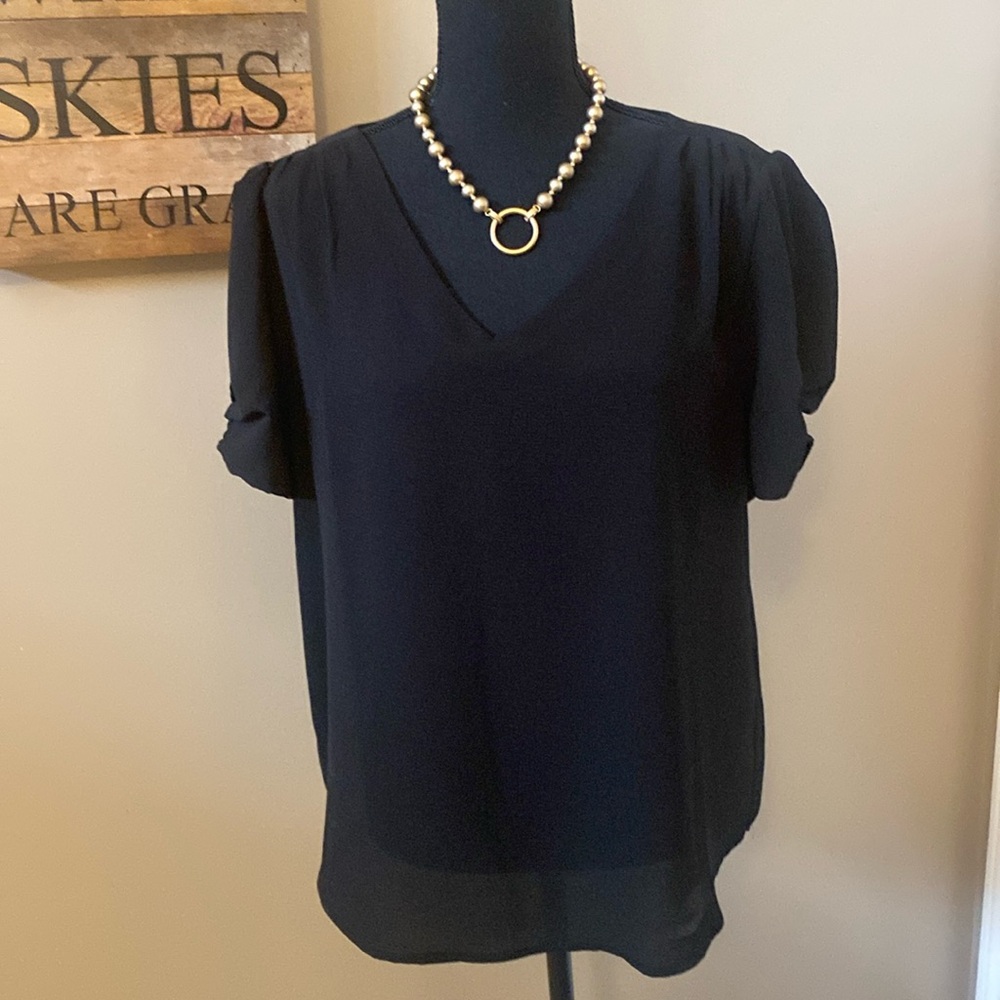 Adrianna Papel blouse, crepe fabric, Sz L, NWT, ruching on shoulders sleeves